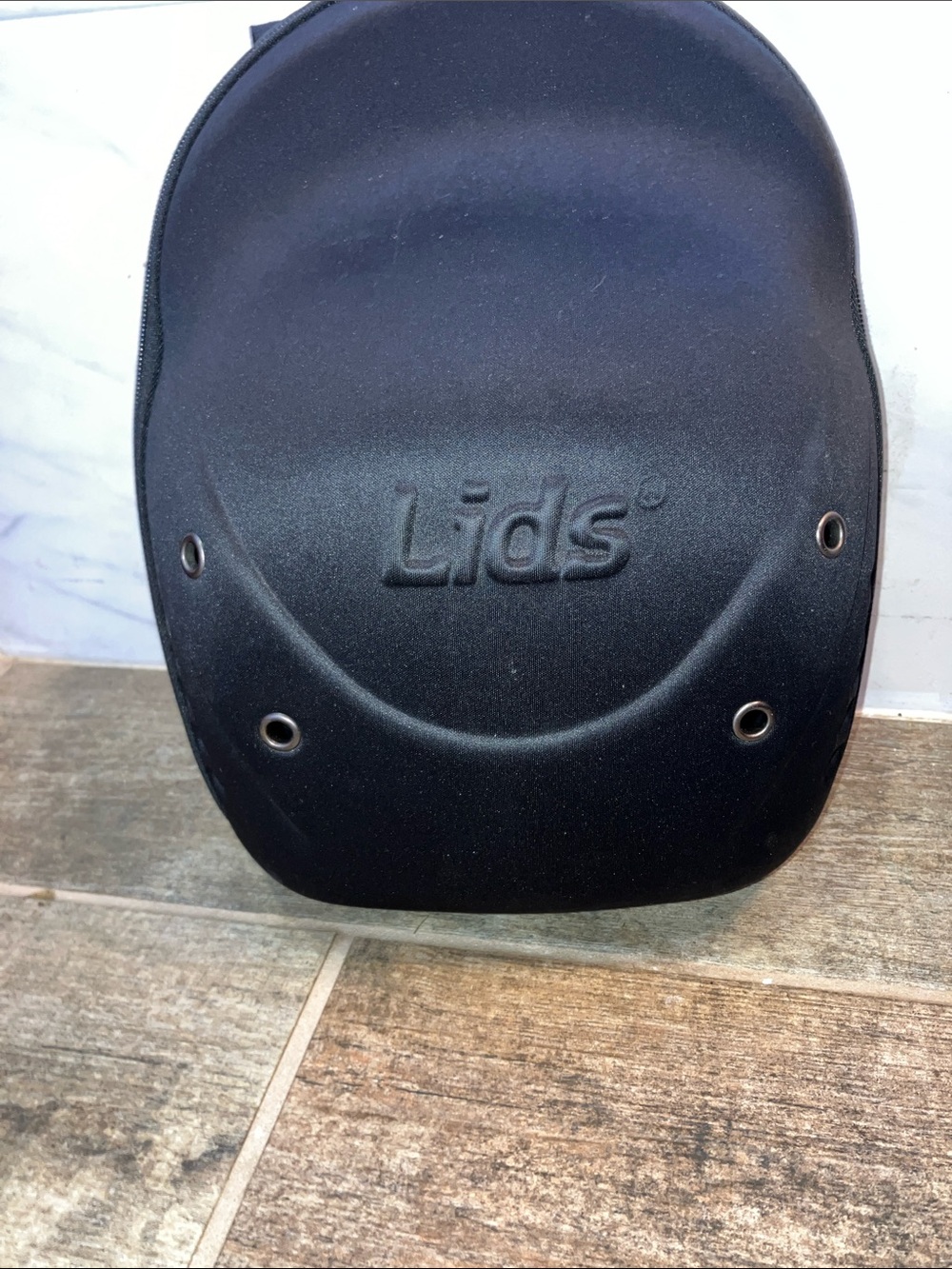 LIDS Protect 6 Baseball Caps Case